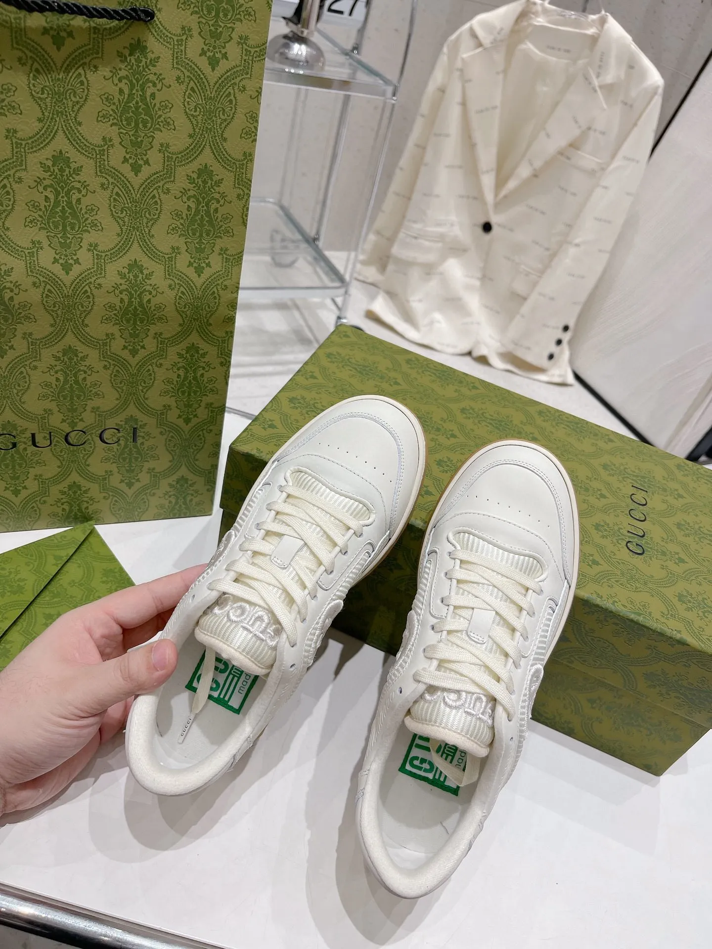 👟👟Ex-factory price 520👟👟 Women's Shoes Factory Gucci Gucci 2023 latest hot model MAC80 sports shoes couple style casual retro distressed dirty shoes small dirty shoes white shoes original purchase development production Gucci MAC80 new hot model series The exquisite and compact interlocking double G logo romantically interprets the aesthetic concept of this series. Made of off-white leather, retro inspiration is cleverly integrated into the design of sports shoes, reinterpreting the brand logo. Fabric: Original custom imported first-layer cowhide. Lining: Original custom imported breathable mesh lining. Outsole: Original molded two-color T👟👟factory price U outsole. Bottom thickness: 3CM. Size: Women's 35-40 / Men's 39-45 (44.45 non-refundable)